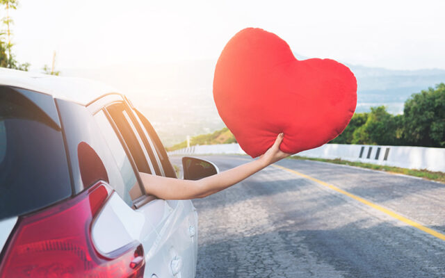 Valentin napi ajándékötletek autó kedvelőknek – Szívből az utakon is